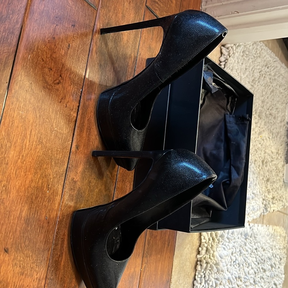 Saint Laurent size 38.5 black heel comes with box and bag - Picture 2 of 5